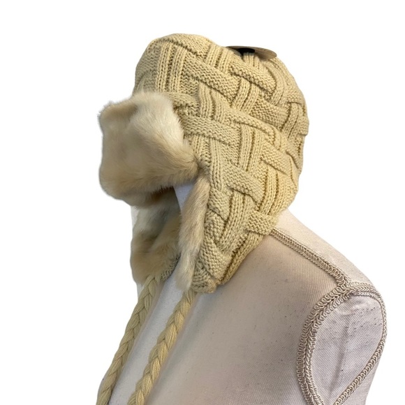 High Desert Gear Winter Cold Weather Knit Pom Pom Ear Flap Beanie Hat Cozy NEW - Picture 3 of 7